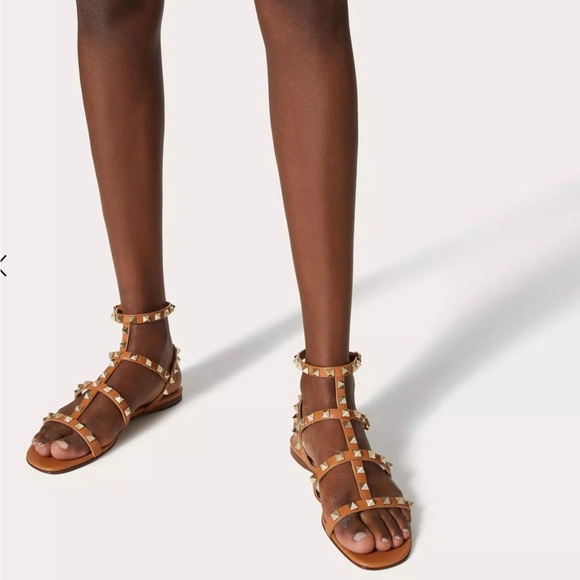 Valentino Garavani ROCKSTUD FLAT CALFSKIN SANDAL WITH STRAPS Size 39 US 9 - Picture 1 of 15